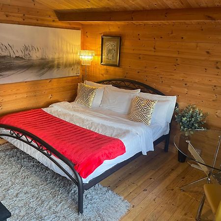 Chalet Free Sauna & Spa Superking Bed Killaloo Exterior photo